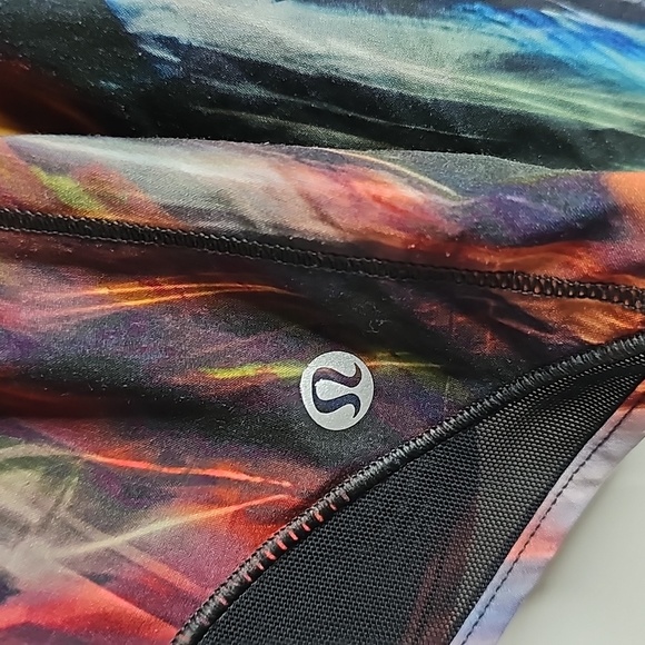 216. Lululemon Hotty Hot Short - Picture 4 of 6